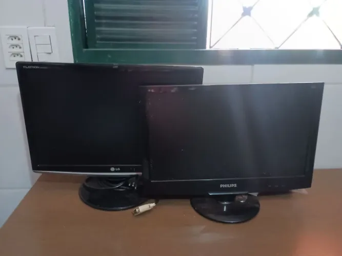 Vendo dois monitores de computador 