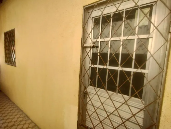 Alugo casa 