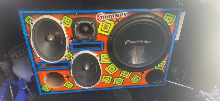 Vendo som automotivo
