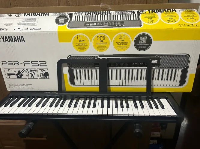 Teclado Musical Yamaha F52 Psr-f52 61 Teclas 144 Timbres Cor Preto
