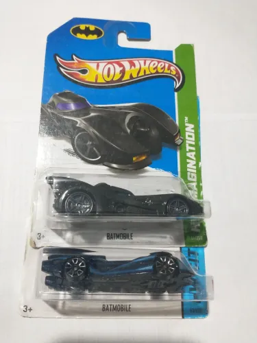 Hot Wheels Batman batmobile 