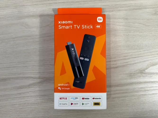 Xiaomi TV Stick 4K na caixa impecável