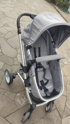 Carrinho moises com bebê conforto 