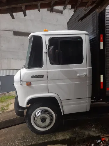 Vende-se caminhão mercedinha 608