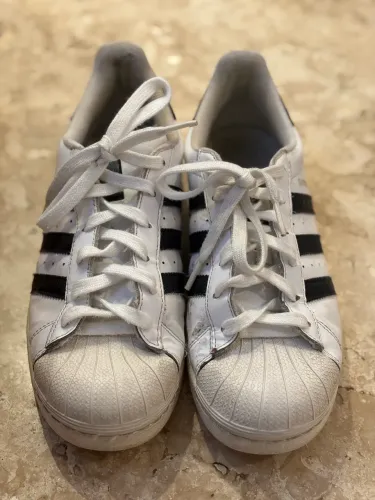 Tênis adidas superstar- usado