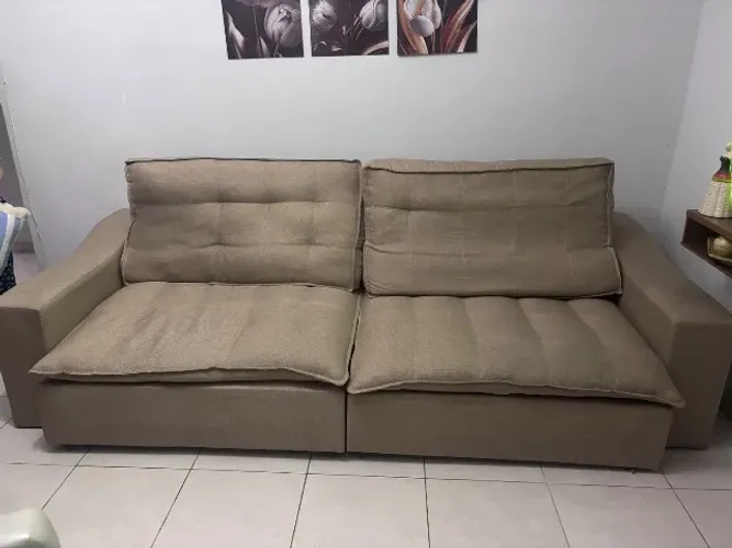 Vendo Mesa de jantar com 4 cadeiras, 1 painel para TV até 65 polegadas e 1 sofá de 3 M ret