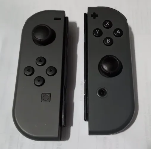 Joy Con direito Nintendo Switch cinza e esquerdo brinde joycon joy-cons controle pro
