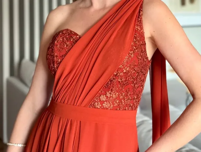 Vestido de Festa Longo Carolina Terracota Sofisticado de Um Ombro Só (M, Terracota)