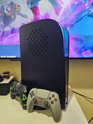 PS5 COM 2 CONTROLES EXCLUSIVOS