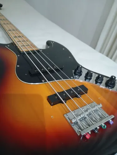 Baixo SX Circuito Sire V7 ( Não é Fender nem Ibanez )
