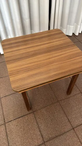 MESA DE CENTRO / MESA BAIXA EM MADEIRA