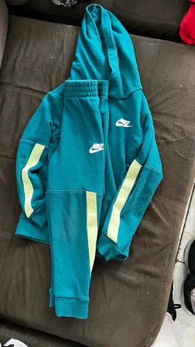 Conjunto Moletom Nike com capuz TAM 4