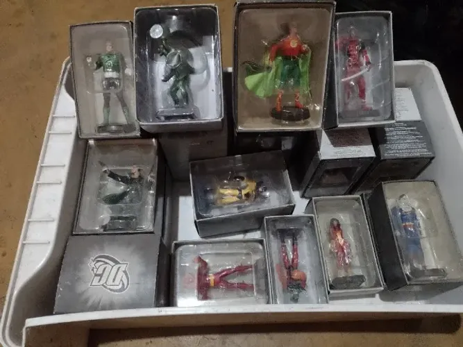 Bonecos de chumbo super herois 