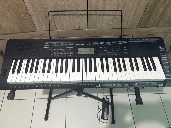 Teclado Musical Casio CTK-3500 Sensitivo com Suporte e Pedal