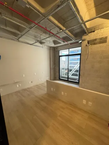 Alugo Sala Comercial na Av. Desembargador Moreira 1300