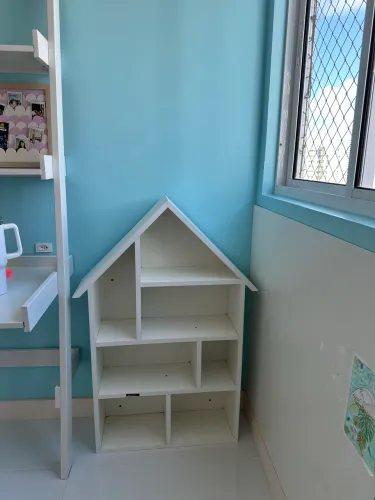 Casinha para livros e brinquedos 