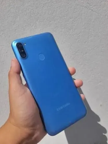 Vendo cllr Samsung a11 novo, sem nenhum problema, por 400 e com o preço a negociar