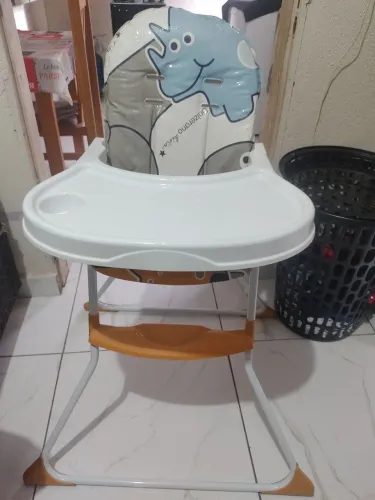 Cadeira de alimentação usada
