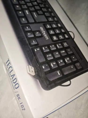 Vários acessórios para computador