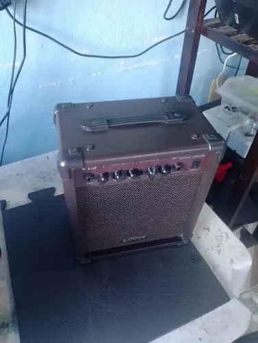 VENDO CAIXA AMPLIFICADA GIANNINI