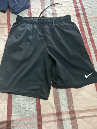 Bermuda Nike totality preta