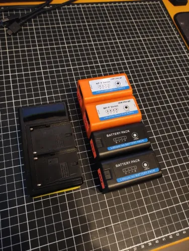 Kit 3x Baterias Sony NP-F770 5200Mah + Carregador duplo batmax