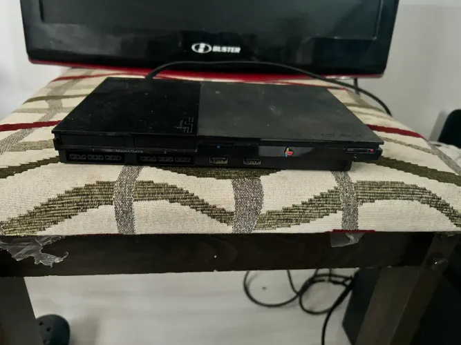 PlayStation 2 slim console e cabo de força