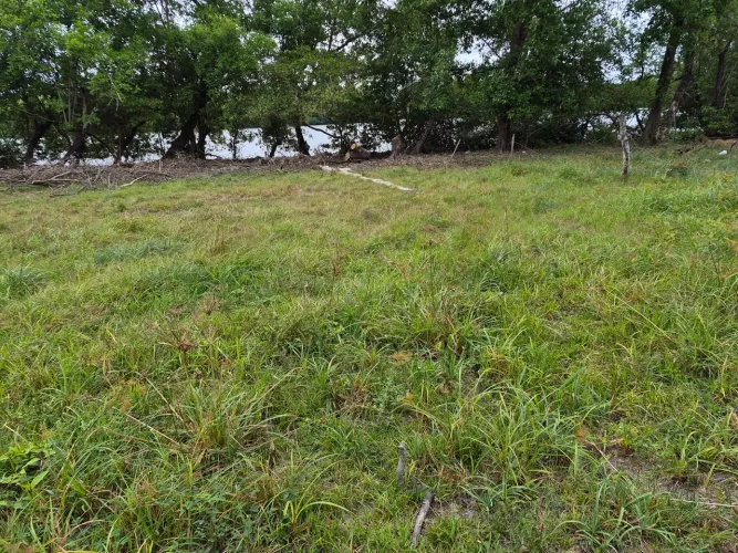 Vendo esse terreno na vila embratel na avenida beira rio com 25 de frente e de fundo é ate