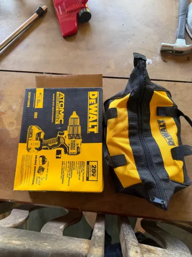 Vende-se furadeira dewalt, nunca usada