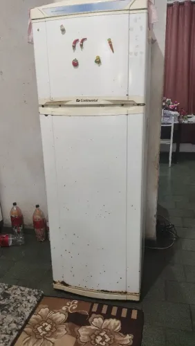 Vendo 1 geladeira cm defeito e outra funcionando perfeitamente