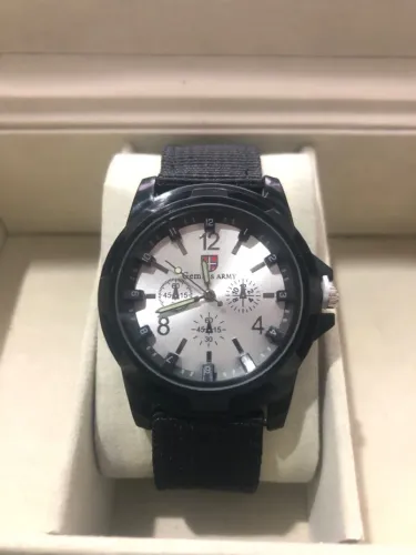 Relógio masculino com pulseira em tecido