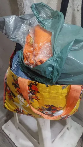 Lote de roupas feminina, masculino e King Size