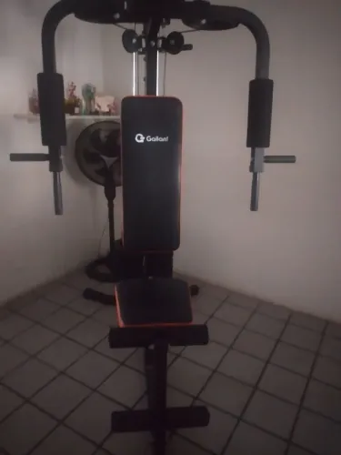 Máquina de musculação completa