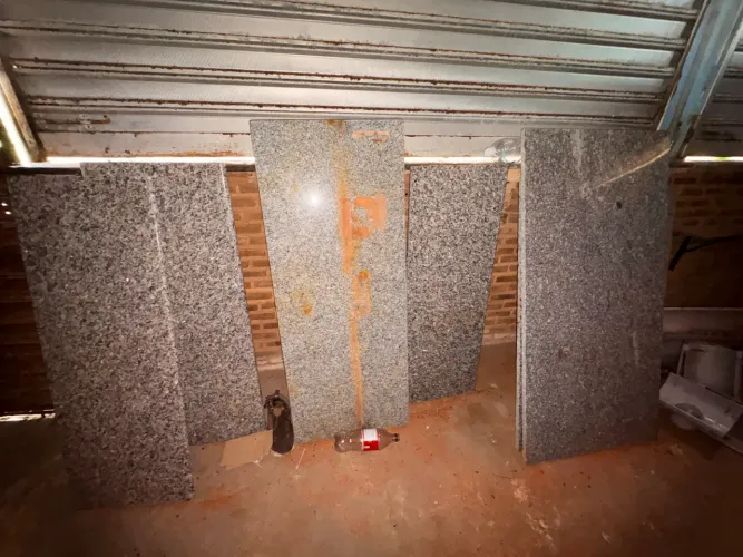 Pedras de granito tamanho variado
