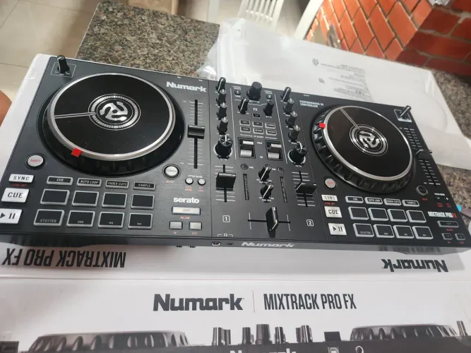 Controlador Numark mixtrack Pro Fx