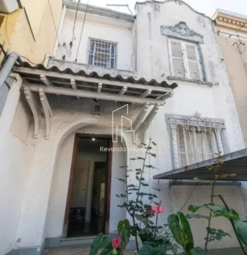 Casa à venda na Liberdade, São Paulo-SP: 3 quartos, 1 sala, 2 banheiros, 1 vaga de garagem