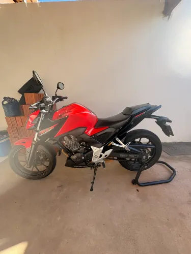 Moto impecável passo cartão e aceito carta de crédito
