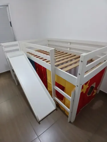 Cama infantil com escorregado (tamanho de cama de solteiro)