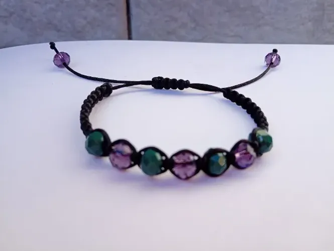 Pulseira Artesanal em Macramê com Cristais Facetados Ajustável