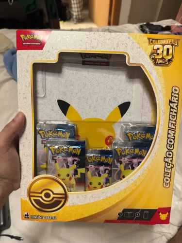 Box pokemon coleçao 30 anos com fichário em portugues