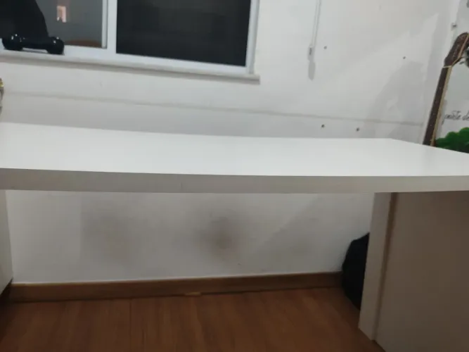 Mesa em L branca