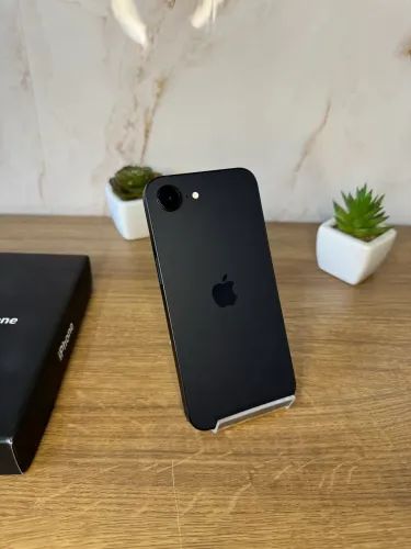 iPhone 16e 128GB - 100% Saúde da bateria 