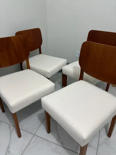 Conjunto com 4 cadeiras para mesa de jantar