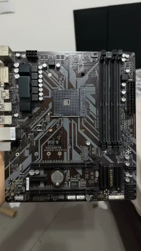 Placa mãe Gigabyte B450M DS3H V2 - AM4 