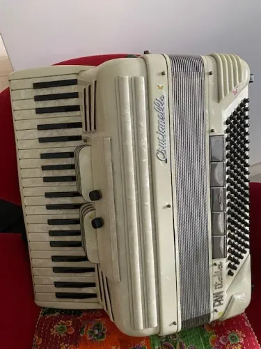 Vendo Acordeõn Crucianelli 120 baixos