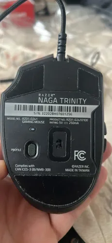 Mouse razer naga trinity com troca rápida de botões