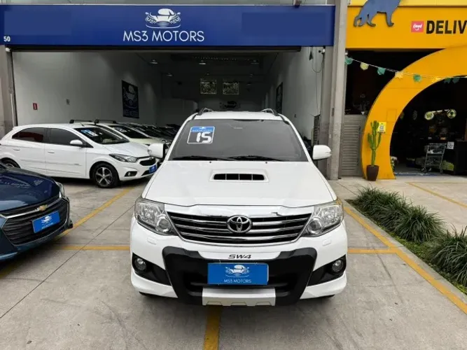Toyota Hilux SW4 SRV D4-d 4X4 3.0 TDI Dies. AUT 2015