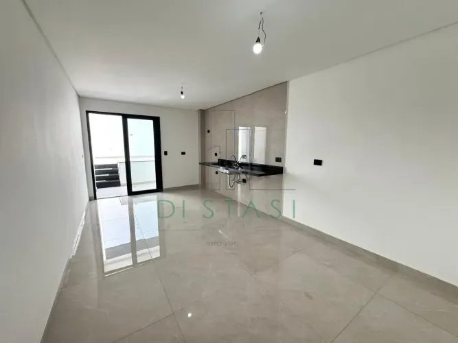 SOBRADO NOVO À VENDA  MODERNO, ESPAÇOSO E PRONTO PARA MORAR!