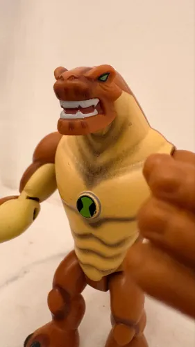 Boneco Ben 10 Enormossauro Bandai Original 10cm