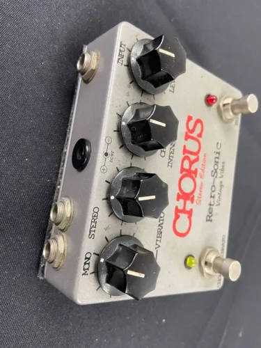 Pedal Retro-Sonic Chorus Ensemble - Analog Chorus / Vibrato - Vintage CE-1 Vibes
